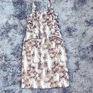 Sleeveless, long dress